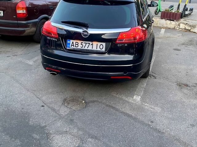 Черный Опель Инсигния, объемом двигателя 2 л и пробегом 200 тыс. км за 9500 $, фото 2 на Automoto.ua