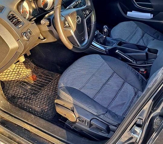 Черный Опель Инсигния, объемом двигателя 1.8 л и пробегом 24000 тыс. км за 6500 $, фото 6 на Automoto.ua