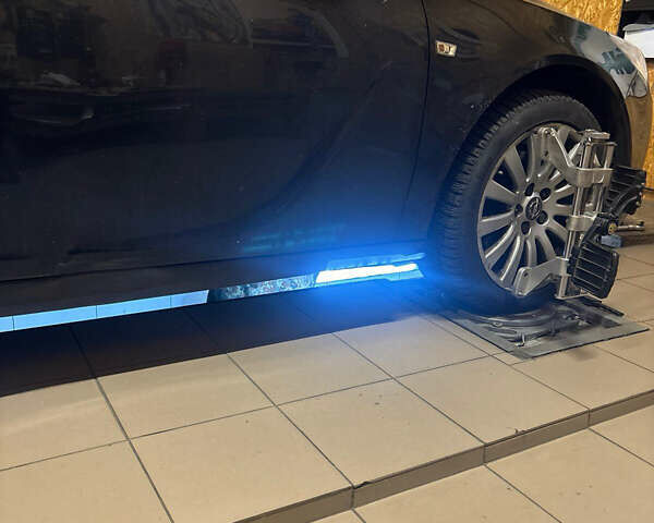 Черный Опель Инсигния, объемом двигателя 1.96 л и пробегом 333 тыс. км за 9950 $, фото 4 на Automoto.ua