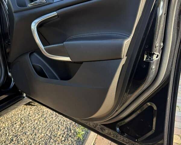 Черный Опель Инсигния, объемом двигателя 1.96 л и пробегом 223 тыс. км за 8300 $, фото 4 на Automoto.ua