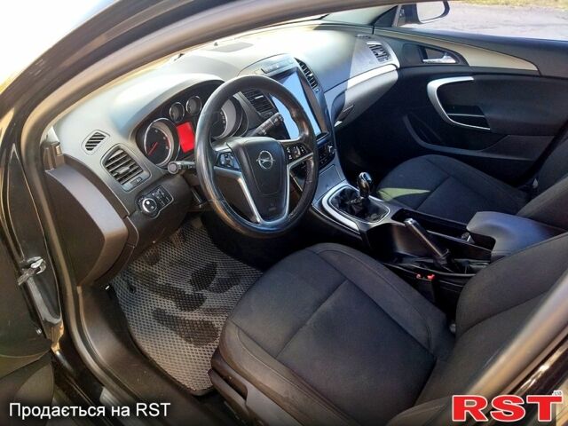 Черный Опель Инсигния, объемом двигателя 2 л и пробегом 300 тыс. км за 7200 $, фото 4 на Automoto.ua