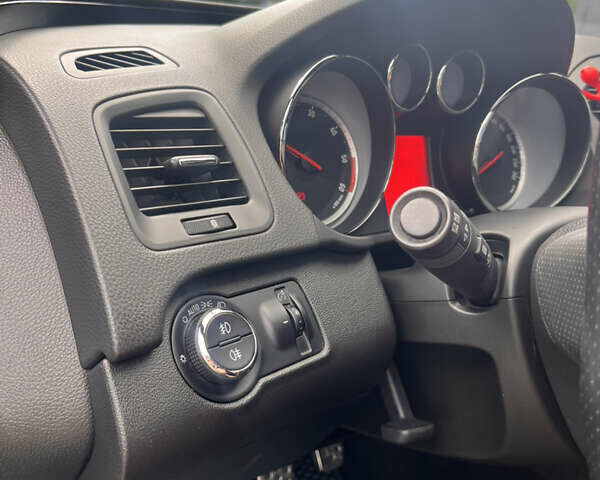 Черный Опель Инсигния, объемом двигателя 1.96 л и пробегом 300 тыс. км за 10400 $, фото 36 на Automoto.ua