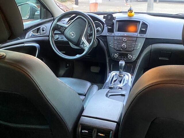 Черный Опель Инсигния, объемом двигателя 2 л и пробегом 200 тыс. км за 9500 $, фото 4 на Automoto.ua