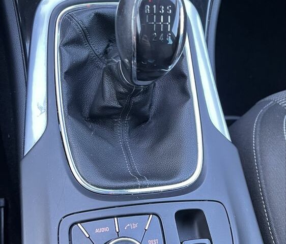 Чорний Опель Інсігнія, об'ємом двигуна 2 л та пробігом 273 тис. км за 3775 $, фото 4 на Automoto.ua