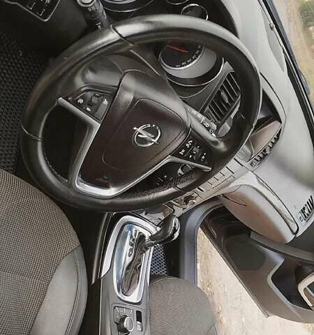 Черный Опель Инсигния, объемом двигателя 1.96 л и пробегом 298 тыс. км за 10000 $, фото 8 на Automoto.ua