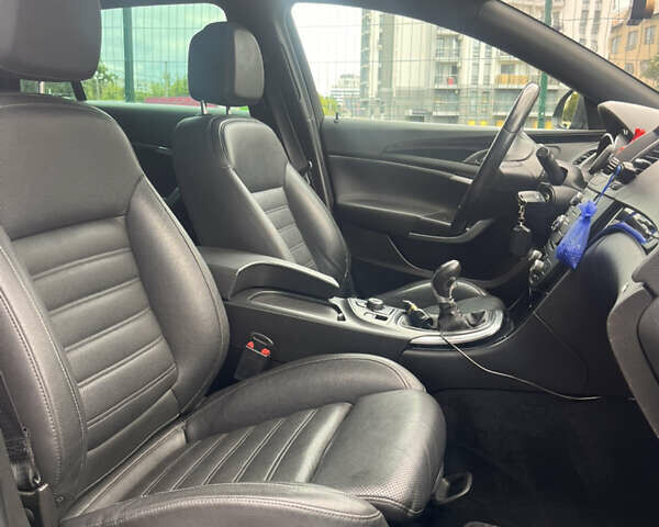 Черный Опель Инсигния, объемом двигателя 1.96 л и пробегом 300 тыс. км за 10400 $, фото 29 на Automoto.ua