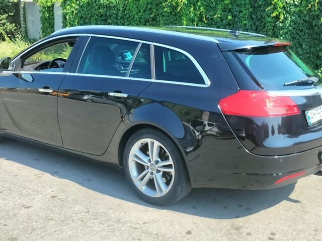 Чорний Опель Інсігнія, об'ємом двигуна 2 л та пробігом 200 тис. км за 8300 $, фото 1 на Automoto.ua