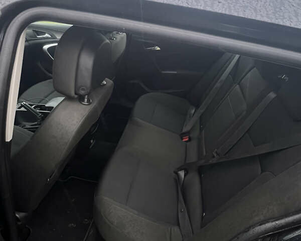 Чорний Опель Інсігнія, об'ємом двигуна 1.96 л та пробігом 215 тис. км за 7777 $, фото 3 на Automoto.ua