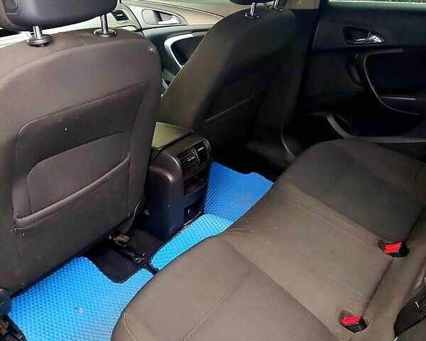 Чорний Опель Інсігнія, об'ємом двигуна 2 л та пробігом 250 тис. км за 7999 $, фото 5 на Automoto.ua