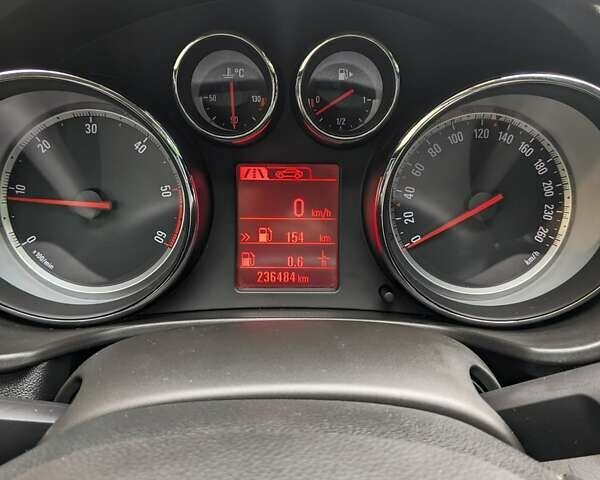 Черный Опель Инсигния, объемом двигателя 2 л и пробегом 230 тыс. км за 7800 $, фото 1 на Automoto.ua