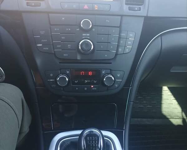 Чорний Опель Інсігнія, об'ємом двигуна 2 л та пробігом 270 тис. км за 10550 $, фото 5 на Automoto.ua