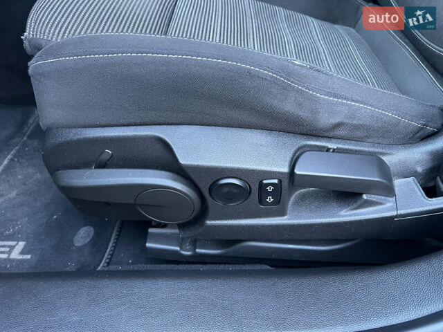 Чорний Опель Інсігнія, об'ємом двигуна 2 л та пробігом 261 тис. км за 8500 $, фото 33 на Automoto.ua