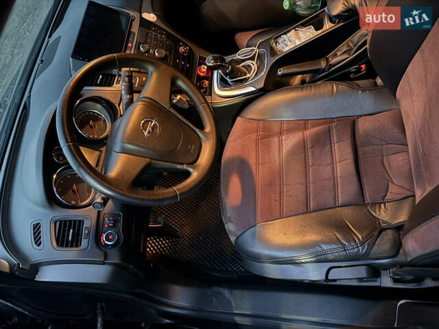 Чорний Опель Інсігнія, об'ємом двигуна 1.96 л та пробігом 205 тис. км за 8000 $, фото 15 на Automoto.ua