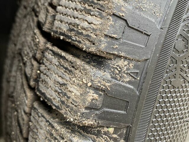 Чорний Опель Інсігнія, об'ємом двигуна 2 л та пробігом 300 тис. км за 7600 $, фото 5 на Automoto.ua