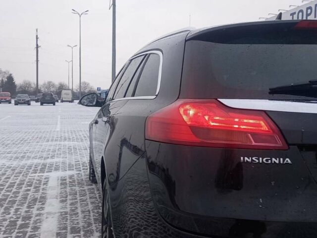Чорний Опель Інсігнія, об'ємом двигуна 2 л та пробігом 238 тис. км за 10000 $, фото 4 на Automoto.ua