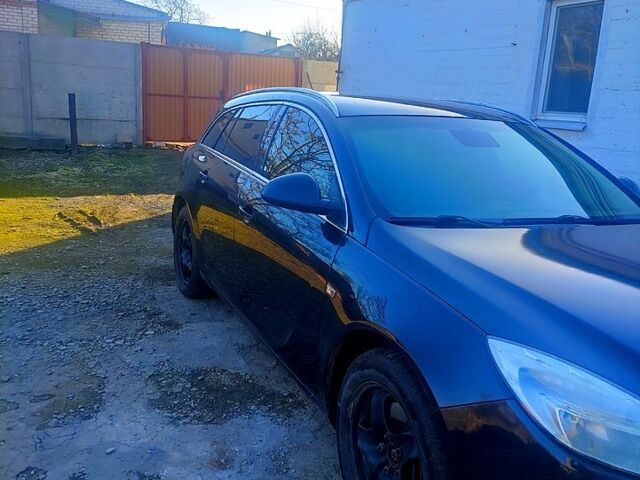 Черный Опель Инсигния, объемом двигателя 2 л и пробегом 300 тыс. км за 7500 $, фото 1 на Automoto.ua
