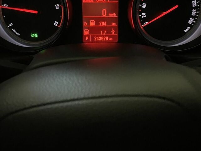 Черный Опель Инсигния, объемом двигателя 2 л и пробегом 244 тыс. км за 10300 $, фото 7 на Automoto.ua