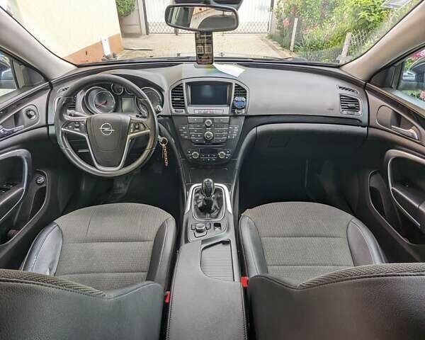 Черный Опель Инсигния, объемом двигателя 2 л и пробегом 230 тыс. км за 7800 $, фото 2 на Automoto.ua