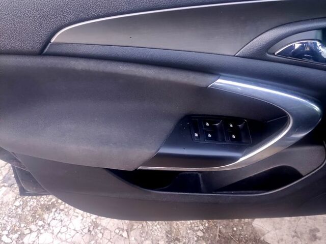 Черный Опель Инсигния, объемом двигателя 2 л и пробегом 297 тыс. км за 7300 $, фото 11 на Automoto.ua