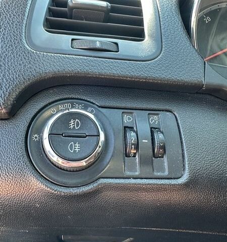 Черный Опель Инсигния, объемом двигателя 1.96 л и пробегом 263 тыс. км за 7400 $, фото 15 на Automoto.ua