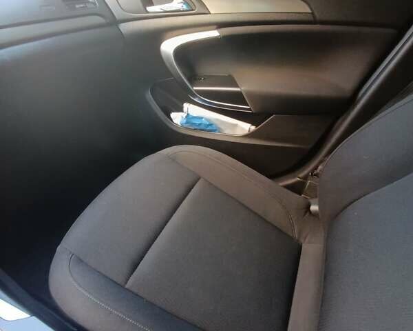 Черный Опель Инсигния, объемом двигателя 0 л и пробегом 240 тыс. км за 8500 $, фото 5 на Automoto.ua