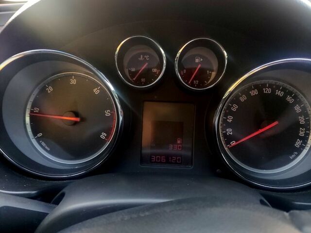 Черный Опель Инсигния, объемом двигателя 2 л и пробегом 297 тыс. км за 7300 $, фото 10 на Automoto.ua