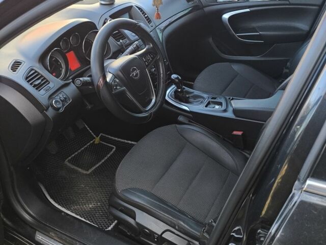 Черный Опель Инсигния, объемом двигателя 2 л и пробегом 304 тыс. км за 7700 $, фото 3 на Automoto.ua