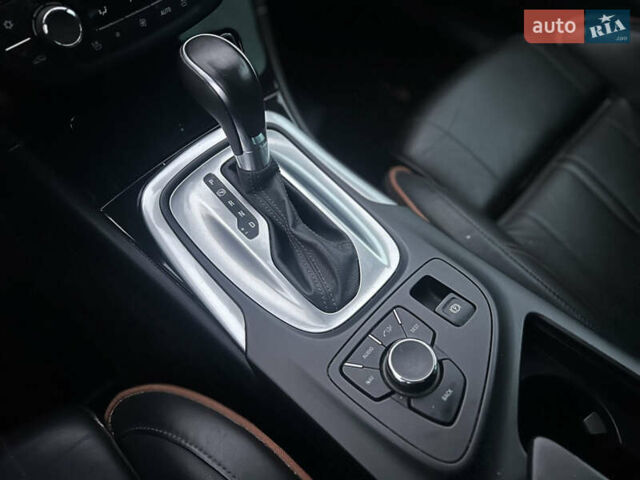 Опель Инсигния 2012 в Луцке на Automoto.ua Черный Опель Инсигния, объемом двигателя 1.96 л и пробегом 140 тыс. км за 10200 $, фото 13 на Automoto.ua