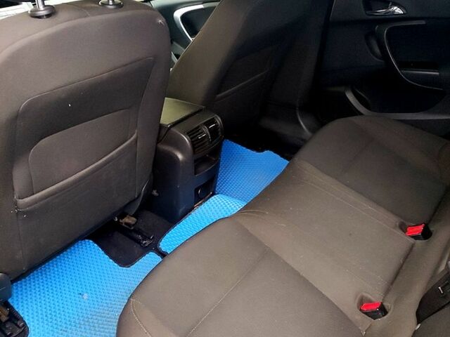 Чорний Опель Інсігнія, об'ємом двигуна 2 л та пробігом 250 тис. км за 7999 $, фото 6 на Automoto.ua