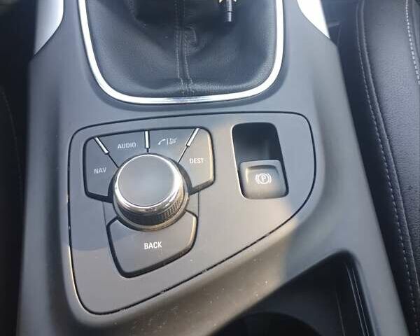 Чорний Опель Інсігнія, об'ємом двигуна 2 л та пробігом 270 тис. км за 10550 $, фото 7 на Automoto.ua