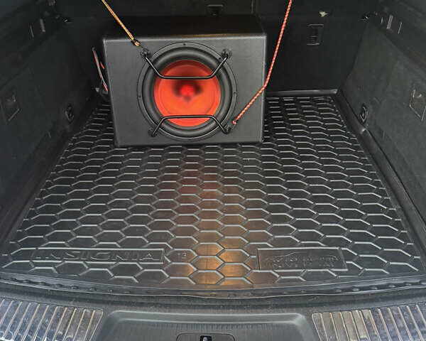 Черный Опель Инсигния, объемом двигателя 1.96 л и пробегом 301 тыс. км за 7600 $, фото 10 на Automoto.ua