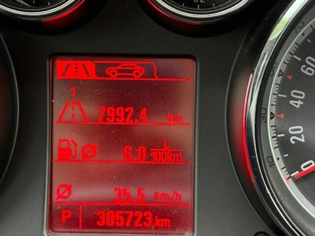 Чорний Опель Інсігнія, об'ємом двигуна 1.96 л та пробігом 305 тис. км за 6600 $, фото 9 на Automoto.ua