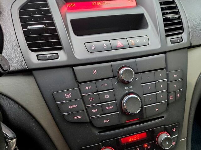 Чорний Опель Інсігнія, об'ємом двигуна 2 л та пробігом 0 тис. км за 7999 $, фото 5 на Automoto.ua