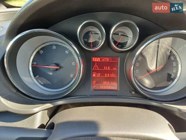 Черный Опель Инсигния, объемом двигателя 2 л и пробегом 250 тыс. км за 10500 $, фото 3 на Automoto.ua