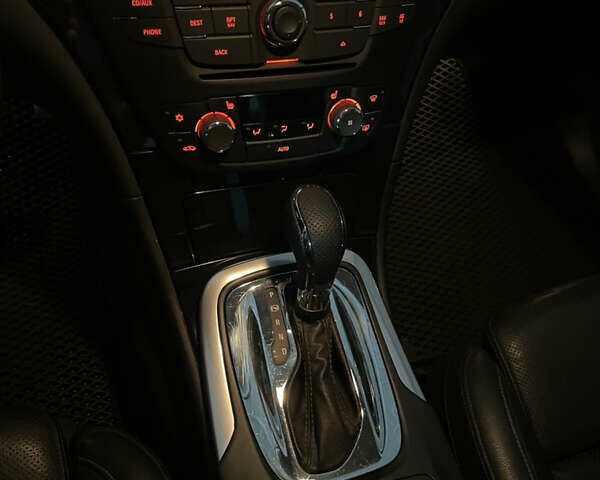 Черный Опель Инсигния, объемом двигателя 1.96 л и пробегом 244 тыс. км за 10300 $, фото 8 на Automoto.ua