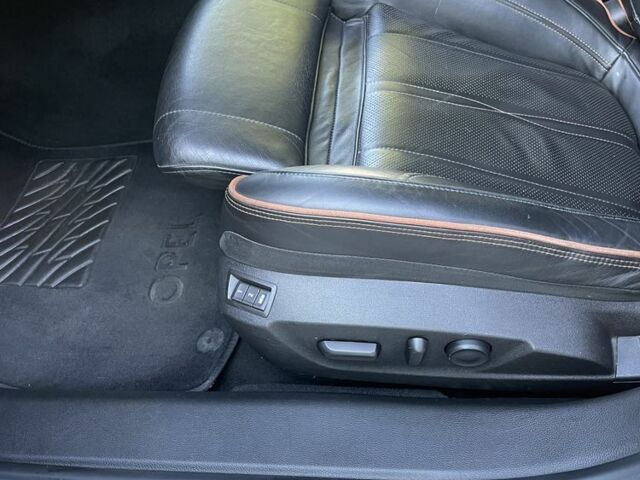 Черный Опель Инсигния, объемом двигателя 2 л и пробегом 208 тыс. км за 12453 $, фото 7 на Automoto.ua
