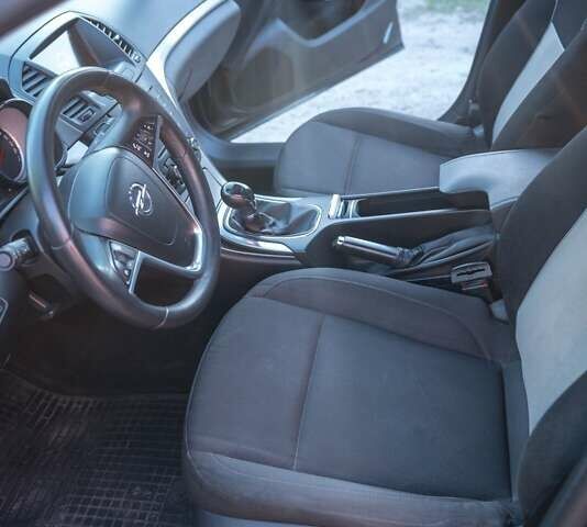 Опель Инсигния 2012 в Яготине на Automoto.ua Черный Опель Инсигния, объемом двигателя 1.4 л и пробегом 140 тыс. км за 3709 $, фото 18 на Automoto.ua