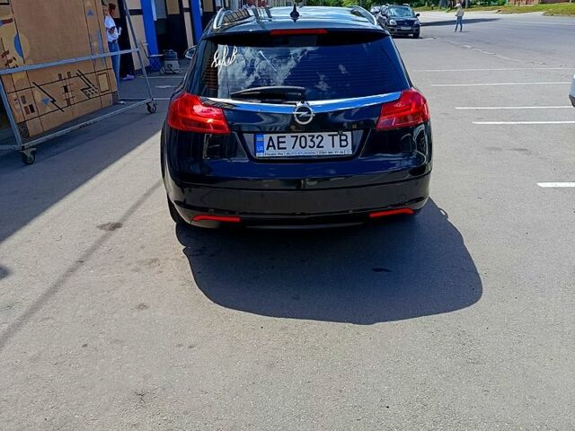 Чорний Опель Інсігнія, об'ємом двигуна 2 л та пробігом 313 тис. км за 8500 $, фото 2 на Automoto.ua