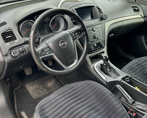 Чорний Опель Інсігнія, об'ємом двигуна 1.36 л та пробігом 230 тис. км за 6600 $, фото 3 на Automoto.ua