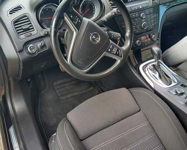 Чорний Опель Інсігнія, об'ємом двигуна 2 л та пробігом 194 тис. км за 12100 $, фото 9 на Automoto.ua