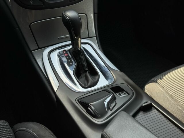 Черный Опель Инсигния, объемом двигателя 2 л и пробегом 253 тыс. км за 8950 $, фото 17 на Automoto.ua