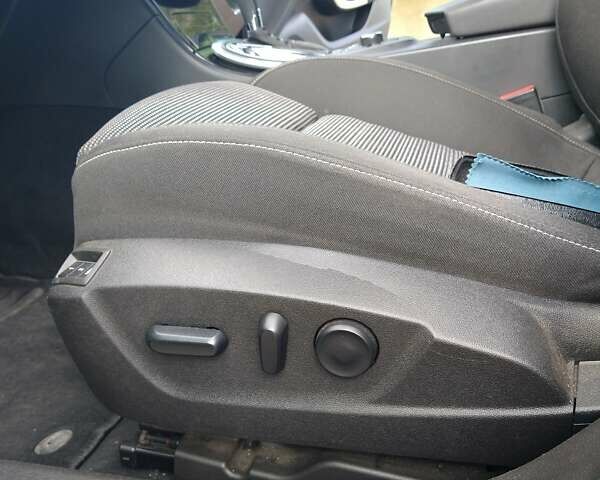 Чорний Опель Інсігнія, об'ємом двигуна 2 л та пробігом 194 тис. км за 12100 $, фото 5 на Automoto.ua