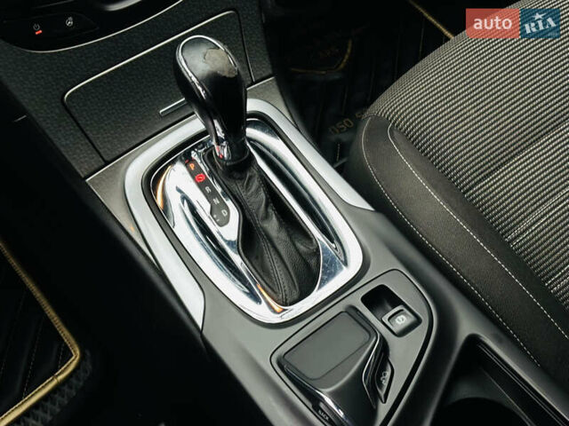 Чорний Опель Інсігнія, об'ємом двигуна 1.96 л та пробігом 264 тис. км за 9800 $, фото 33 на Automoto.ua