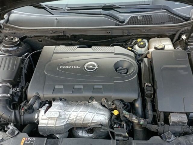 Чорний Опель Інсігнія, об'ємом двигуна 2 л та пробігом 236 тис. км за 8800 $, фото 10 на Automoto.ua