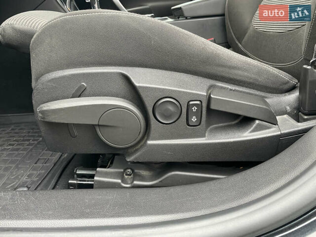 Черный Опель Инсигния, объемом двигателя 2 л и пробегом 180 тыс. км за 9400 $, фото 126 на Automoto.ua