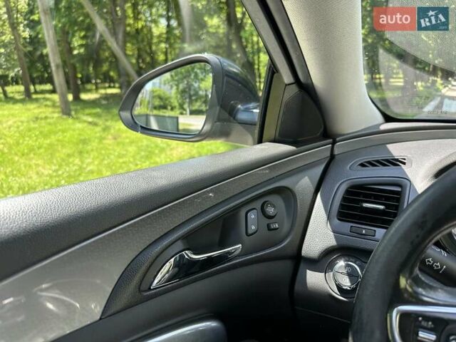 Черный Опель Инсигния, объемом двигателя 2 л и пробегом 340 тыс. км за 7950 $, фото 7 на Automoto.ua