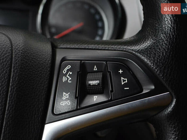 Черный Опель Инсигния, объемом двигателя 1.96 л и пробегом 213 тыс. км за 8999 $, фото 29 на Automoto.ua