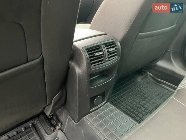 Черный Опель Инсигния, объемом двигателя 2 л и пробегом 180 тыс. км за 9400 $, фото 103 на Automoto.ua