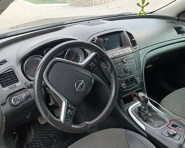 Чорний Опель Інсігнія, об'ємом двигуна 1.96 л та пробігом 300 тис. км за 7700 $, фото 6 на Automoto.ua