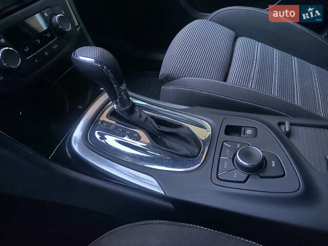 Чорний Опель Інсігнія, об'ємом двигуна 2 л та пробігом 182 тис. км за 9700 $, фото 52 на Automoto.ua